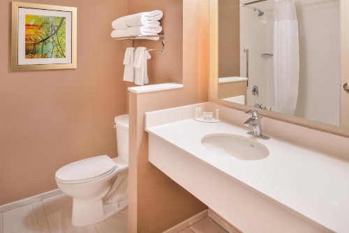 Fairfield Inn & Suites by Marriott Eugene East/Springfield - image 3