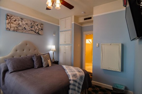 The Campbell House Inn - image 8