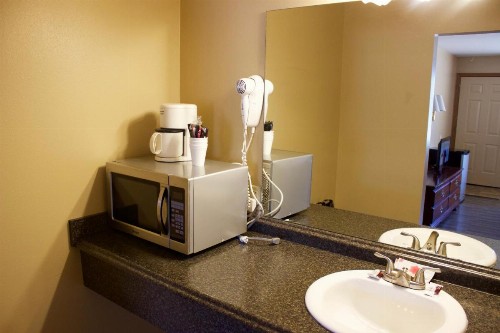 Ozark Swiss Inn - image 10