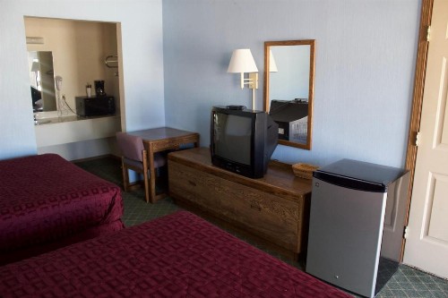 Ozark Swiss Inn - image 7