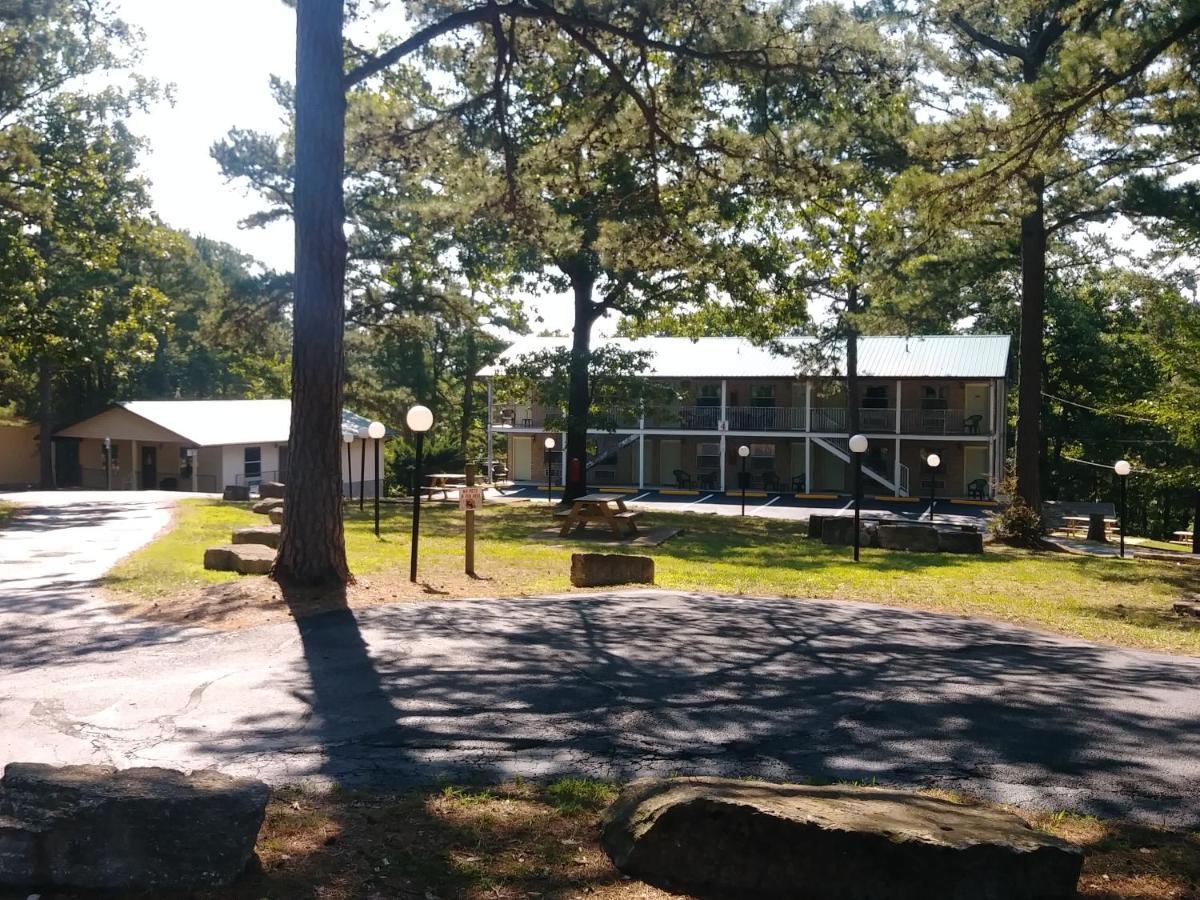 Traveler's Inn & Lodge - main image