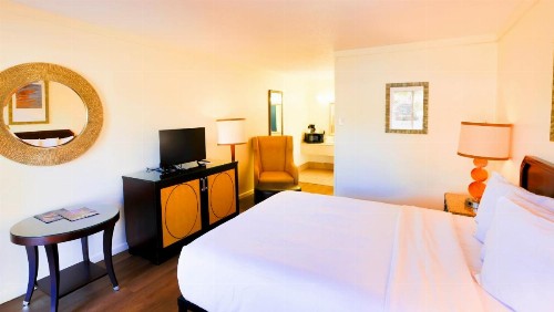 Traveler's Inn & Lodge - image 11