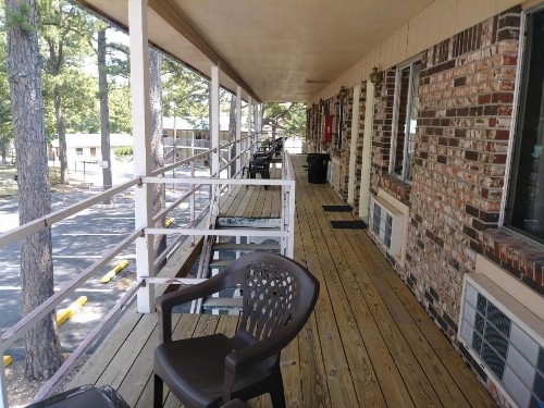 Traveler's Inn & Lodge - image 17