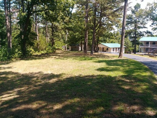 Traveler's Inn & Lodge - image 24
