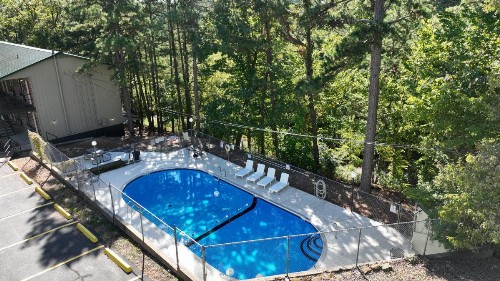Traveler's Inn & Lodge - image 32