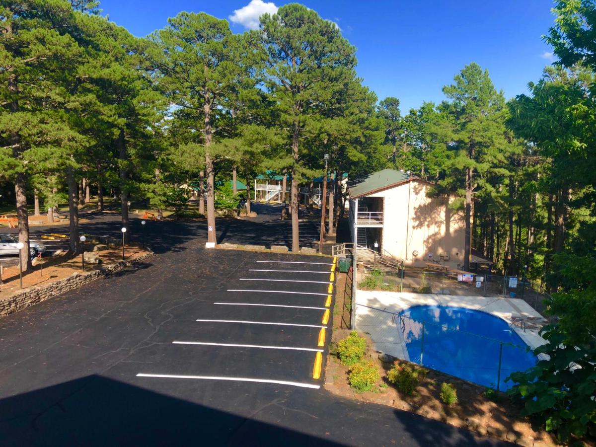 Traveler's Inn & Lodge - image 4