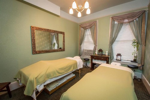 1905 Basin Park Hotel - image 9