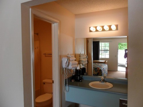 Regency Inn Eureka Springs - image 3