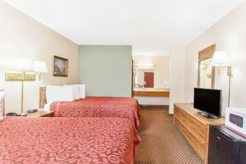 Days Inn by Wyndham Eureka Springs - image 4