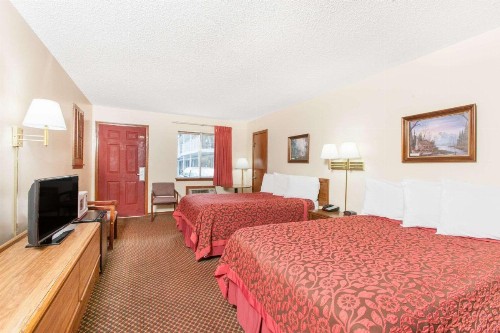 Days Inn by Wyndham Eureka Springs - image 5