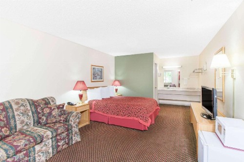 Days Inn by Wyndham Eureka Springs - image 7