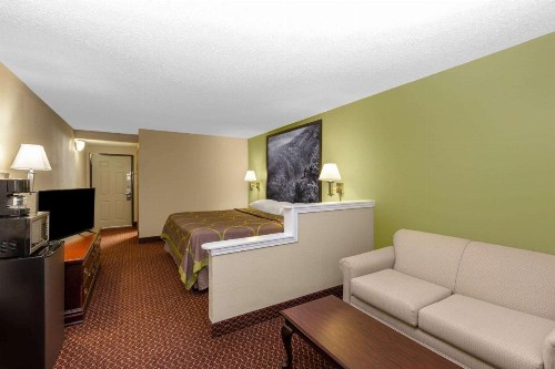 Super 8 by Wyndham Eureka Springs - image 28