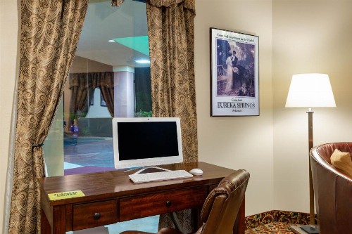 Super 8 by Wyndham Eureka Springs - image 31