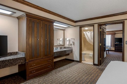 Best Western Inn of the Ozarks - image 12