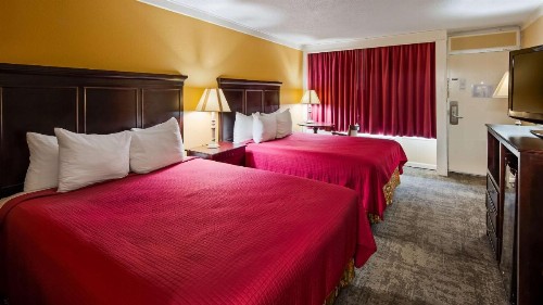Best Western Eureka Inn - image 13