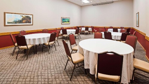Best Western Eureka Inn - image 17