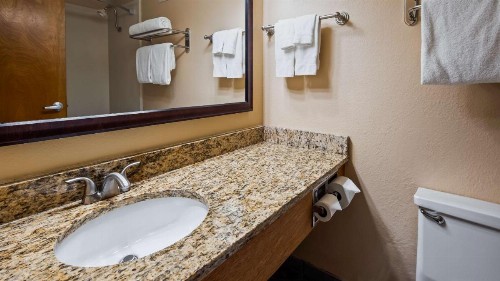 Best Western Eureka Inn - image 20