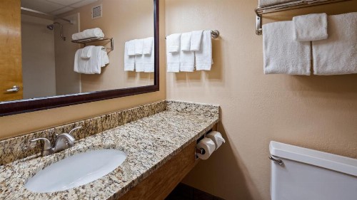 Best Western Eureka Inn - image 7