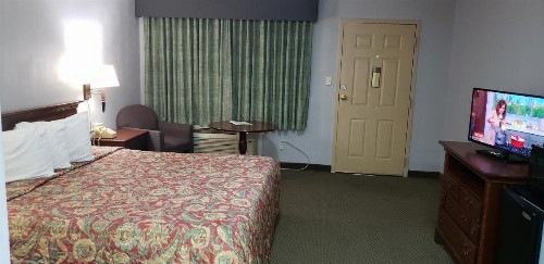 Swiss Village Inn - image 10