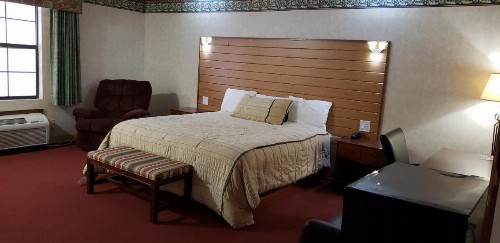 Swiss Village Inn - image 11