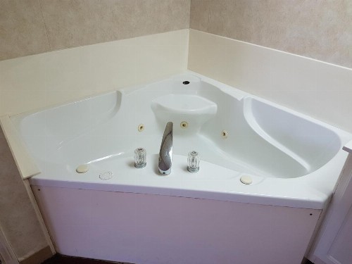 Swiss Village Inn - image 13