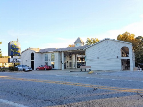 Swiss Village Inn - image 26