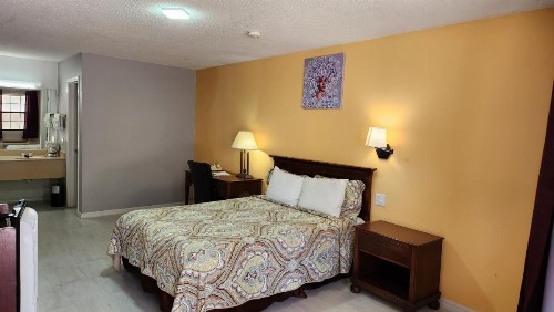 Swiss Village Inn - image 34