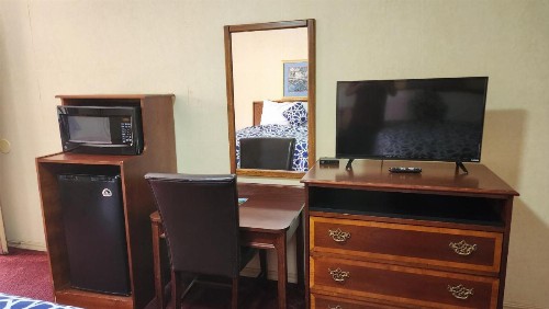 Swiss Village Inn - image 39