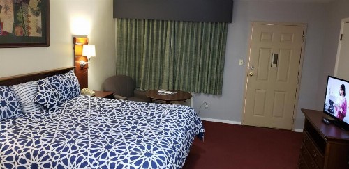 Swiss Village Inn - image 44