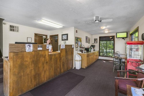 Candlewick Inn - image 46