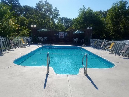 Statue Road Inn - image 12