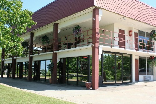 Statue Road Inn - image 15