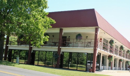 Statue Road Inn - image 19