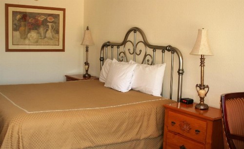 Statue Road Inn - image 2