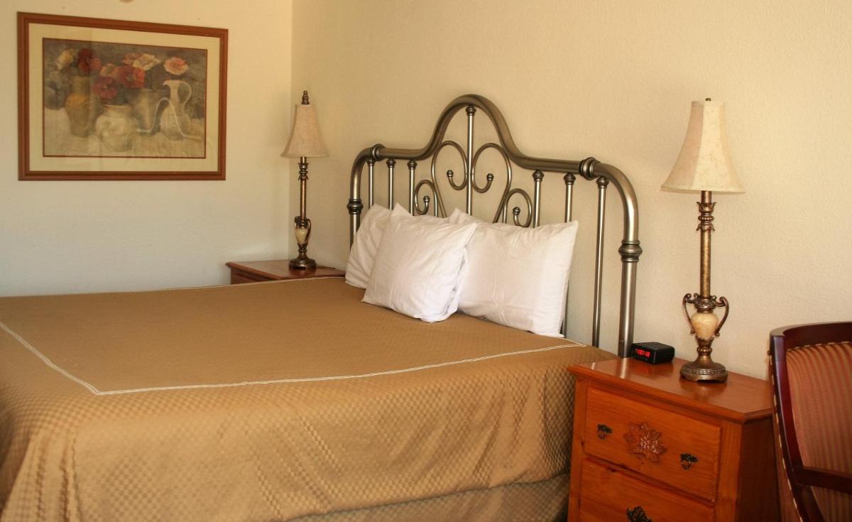 Statue Road Inn - image 2