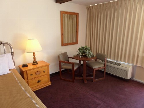 Statue Road Inn - image 25