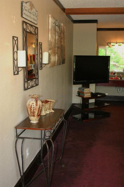 Statue Road Inn - image 33