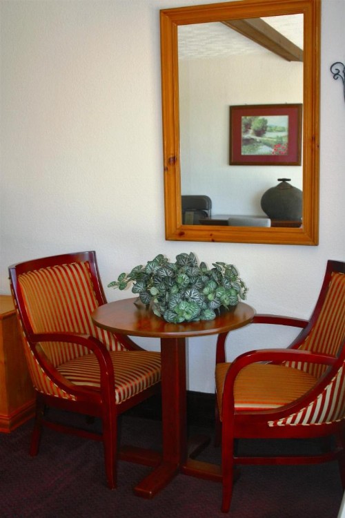 Statue Road Inn - image 35