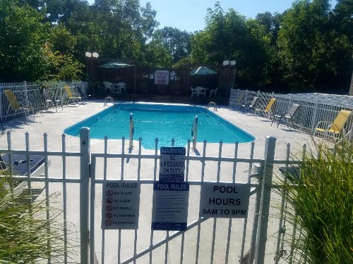Statue Road Inn - image 36