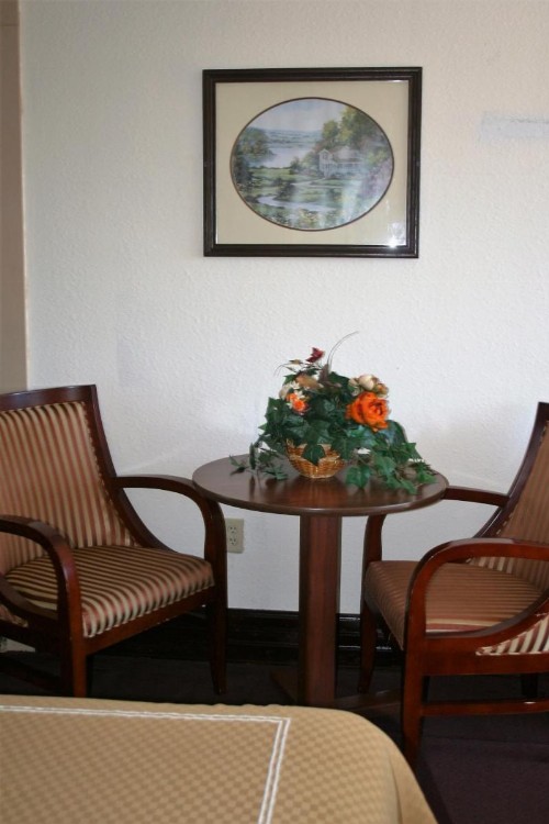 Statue Road Inn - image 40