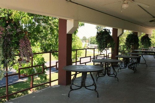 Statue Road Inn - image 7