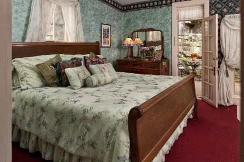 Cliff Cottage Inn - image 26