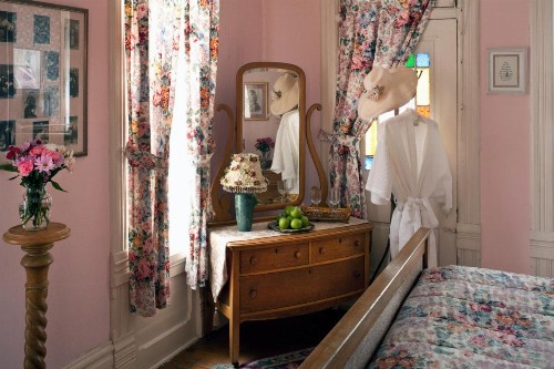 Cliff Cottage Inn - image 29