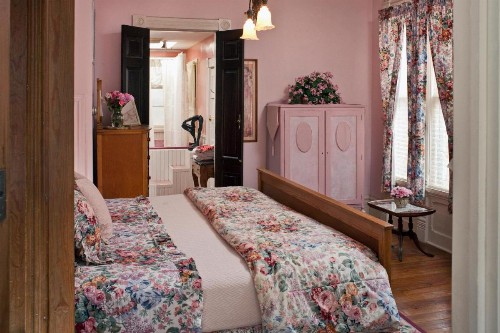 Cliff Cottage Inn - image 30