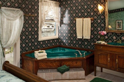 Cliff Cottage Inn - image 36