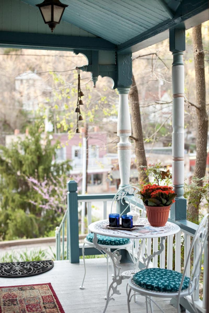 Cliff Cottage Inn - image 7