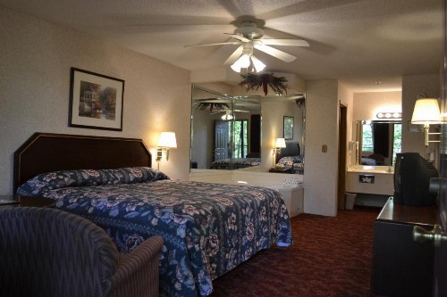 Apple Blossom Inn - image 2
