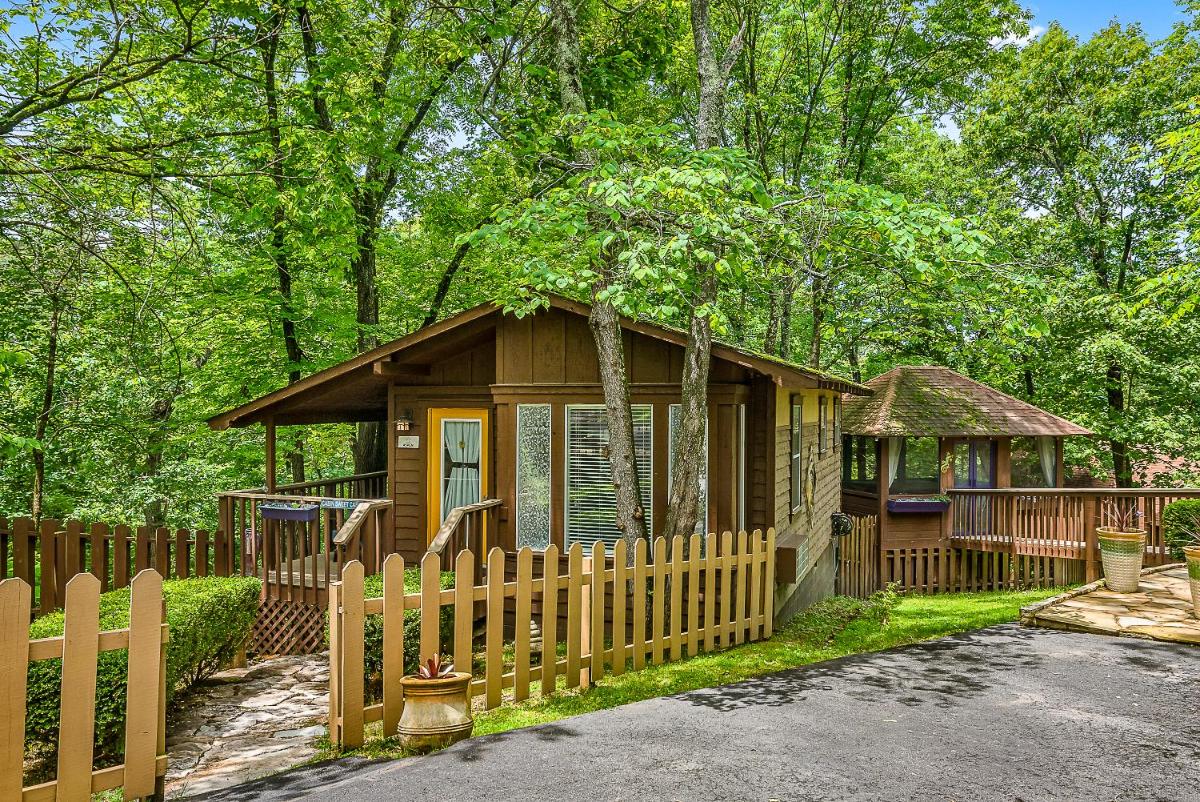 The Woods Cabins - image 3