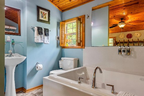 The Woods Cabins - image 32
