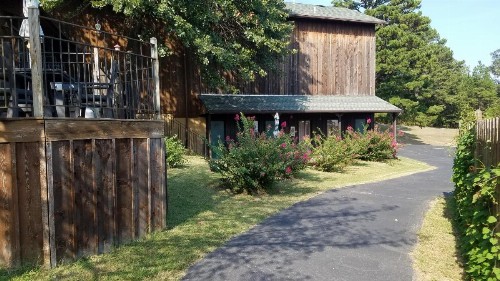Country Mountain Inn - image 11